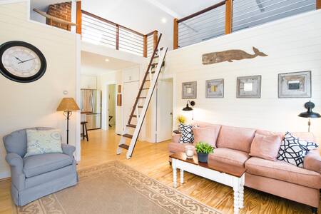 Beach Cottage by Newport-Water View-Walk to Beach