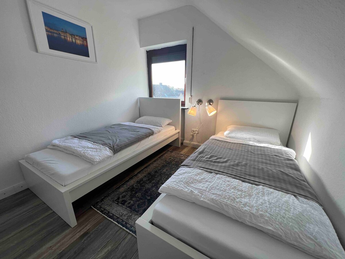 Dhomë gjumi 4 me 2 krevate tek