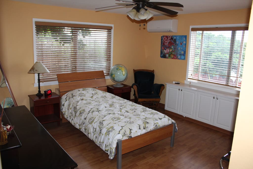 2nd bedroom with a twin bed