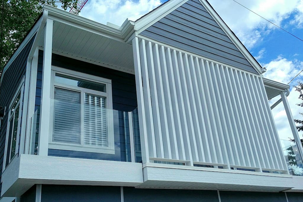 Front of laneway home