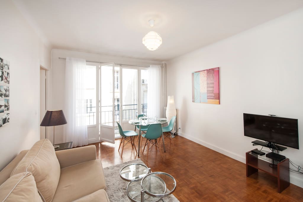Bright and spacious living room - balcony at the end