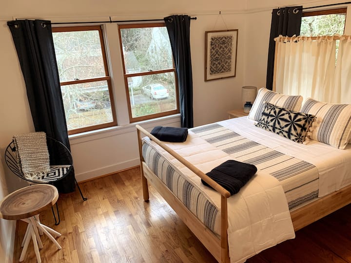 River Room at Riverpath Inn Houses for Rent in Eugene, Oregon, United