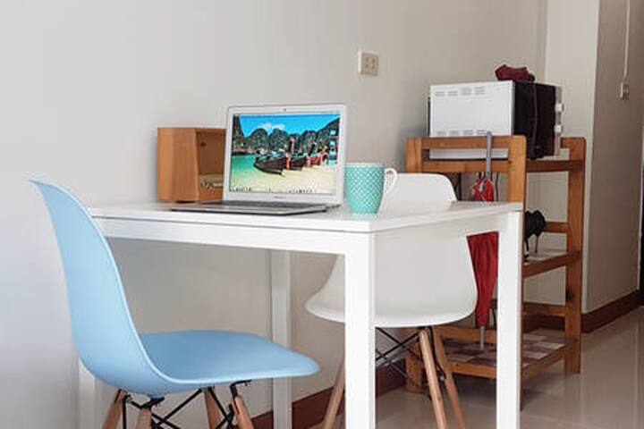 2 Br 4ppl Trendy Area, Pool, WiFi, BTS, Shopping gallery image 5