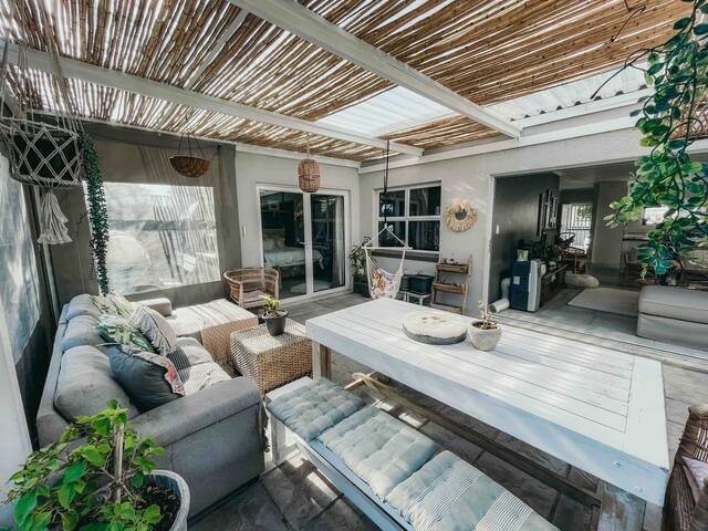 Bali living in Lakeside gallery image 2