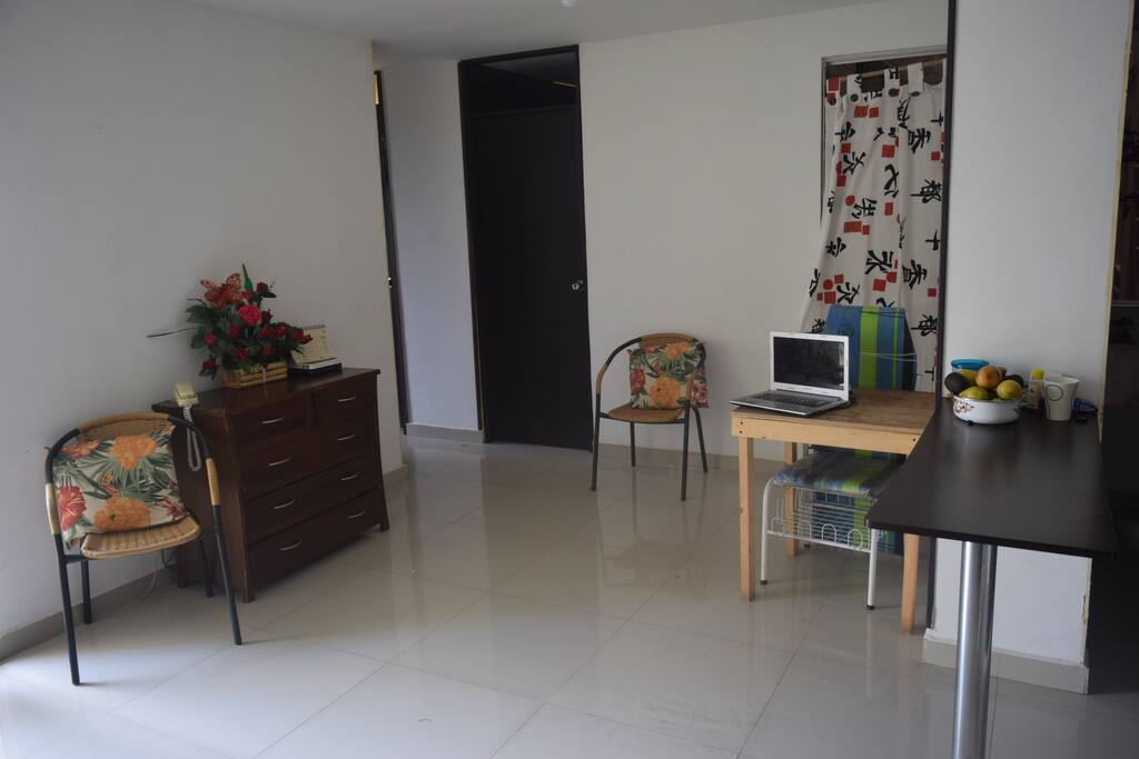 espacio comun, para la cama auxiliar.