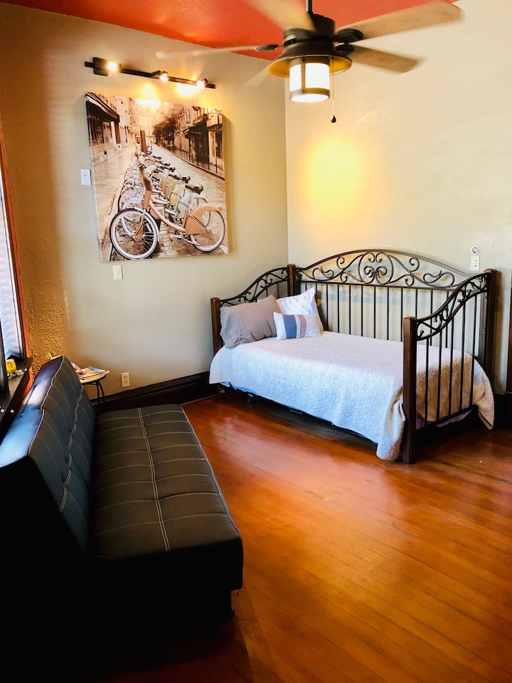 Flatiron Historic Sandstone Inn 6 Boutique hotels for Rent in Hot