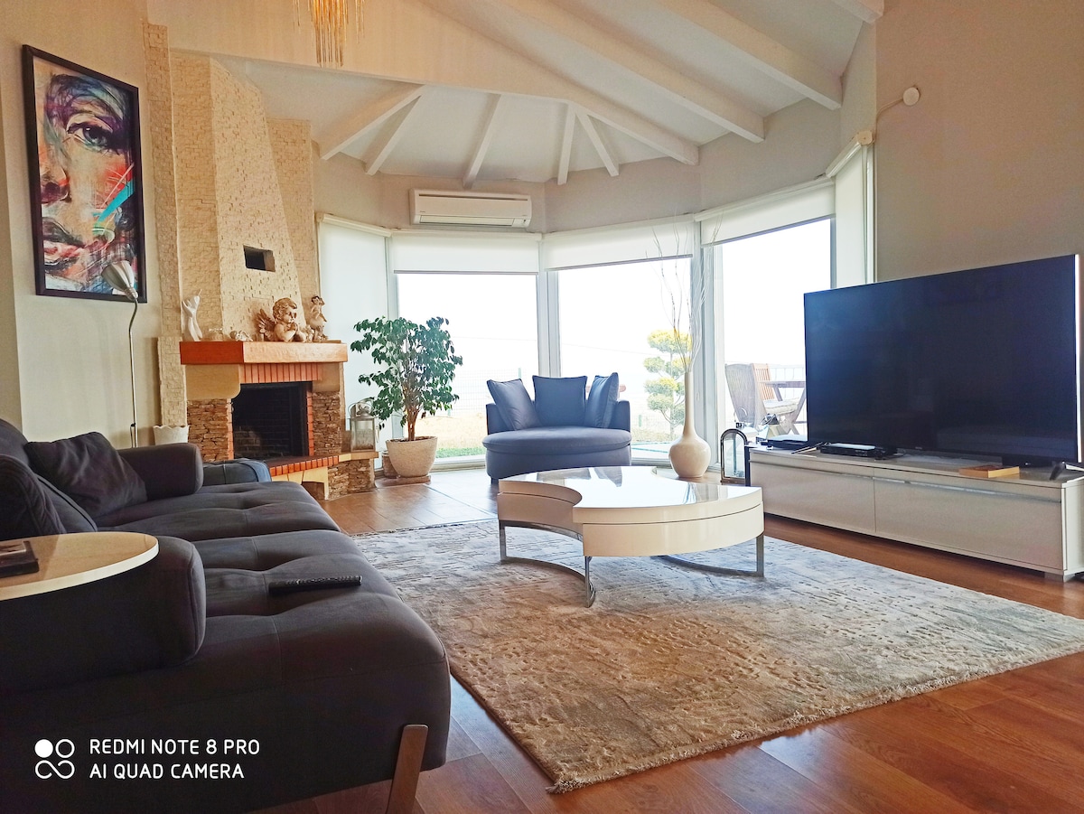 Müstakil havuzlu muhteşem deniz manzaralı villa