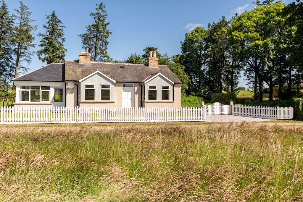 ★Stunning★Remodelled Cottage★Picturesque Location★ Cottages for Rent in Aberdeenshire