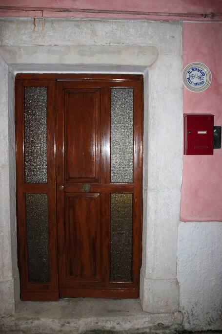 Ingresso del "rifugio alle Origini"