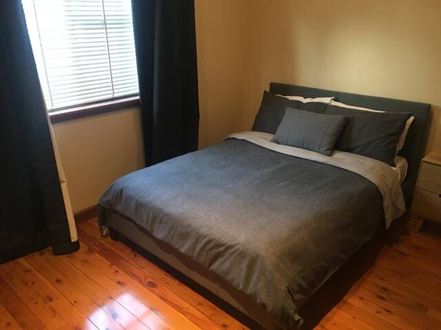 Affordable rooms close to train airport and CBD