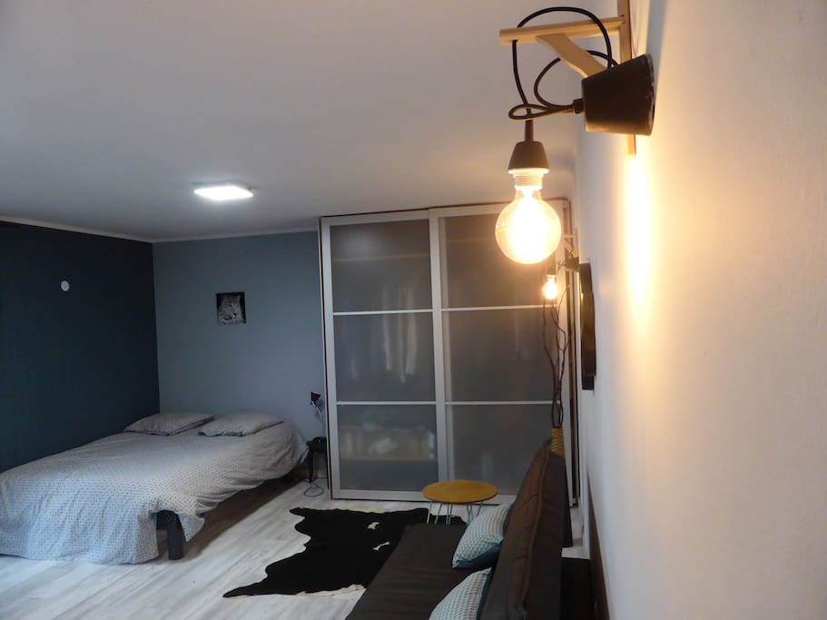 le studio avec un lit double