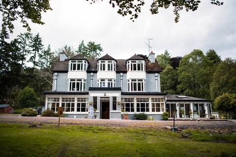 Polmaily House with swimming pool and trout lake