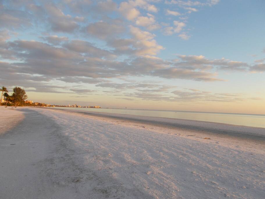 1 minute walk to beach