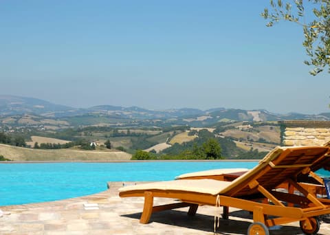 Luxury Apartment with Pool - the Black Mulberry
