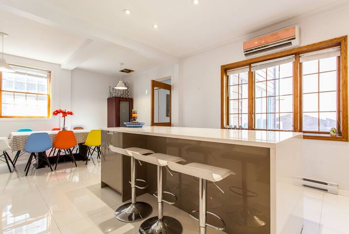 Location Delight,Cozy Comfy Modern & Central House gallery image 5