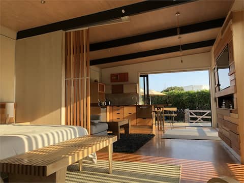 Popular Airbnb listing: BEHIND THE HEDGE in Western Bay Of Plenty District North