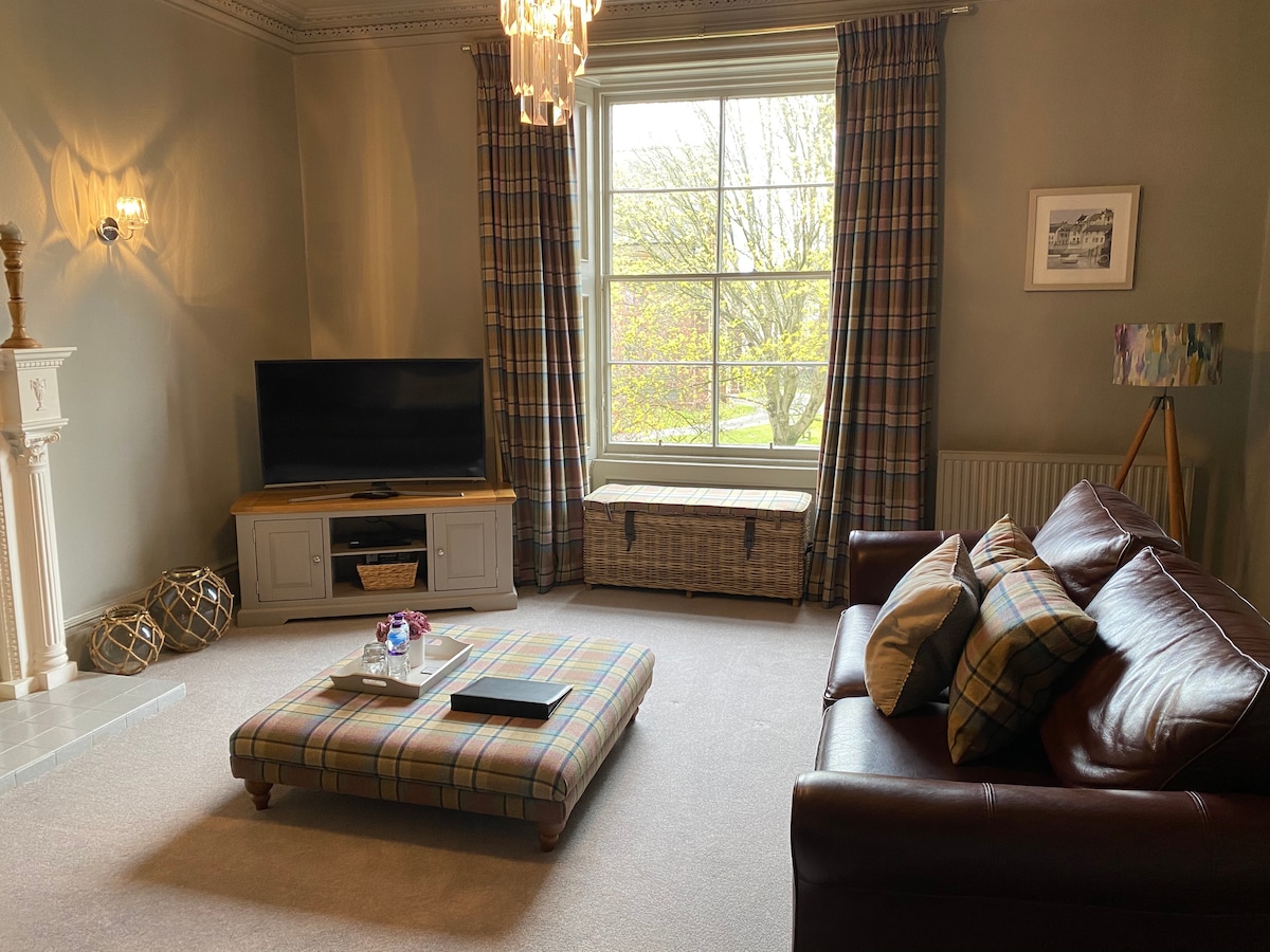 No1 Mews Lane, Kirkcudbright, Dumfries & Galloway Flats for Rent in