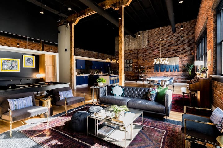 Loft Penthouse w/ City View 1 block from Broadway