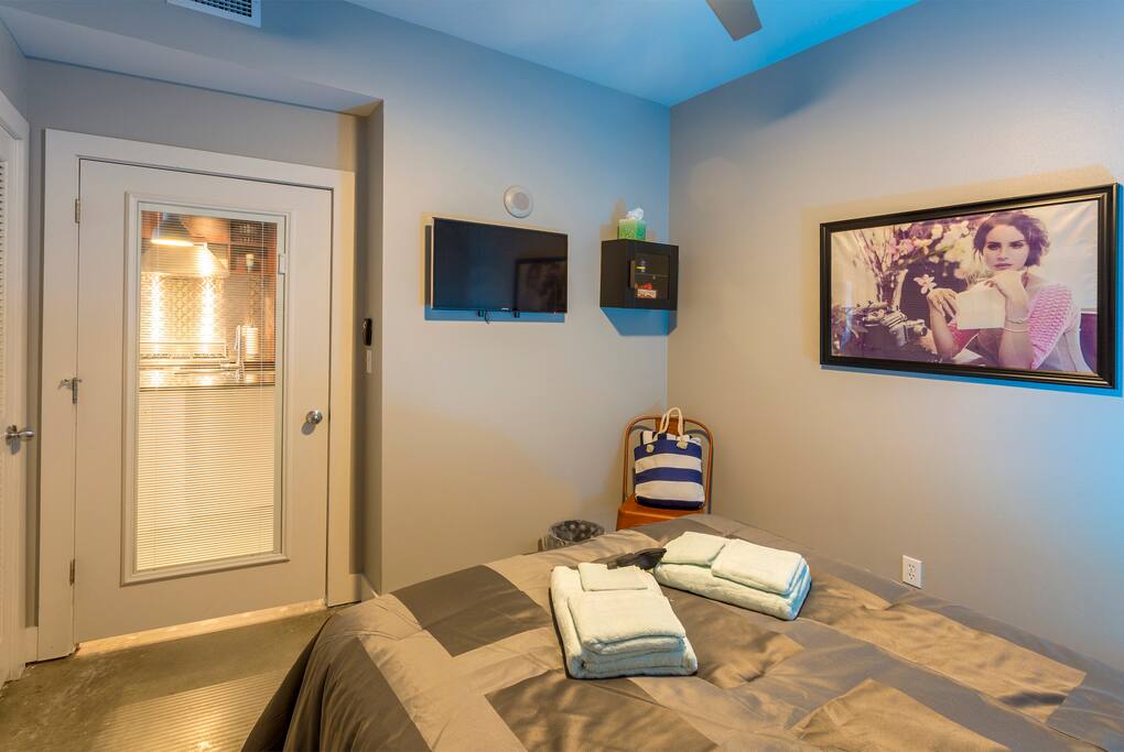 Private room w/ screen, 32" Smart HDTV.