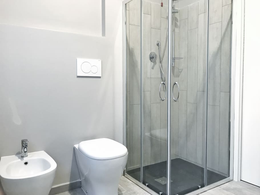 ampia cabina doccia