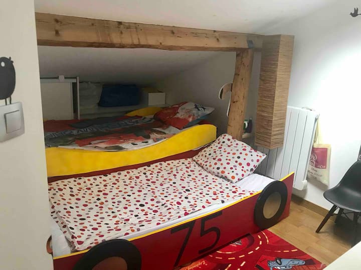 男孩的房间，开放式折叠床， 2张床90x190 