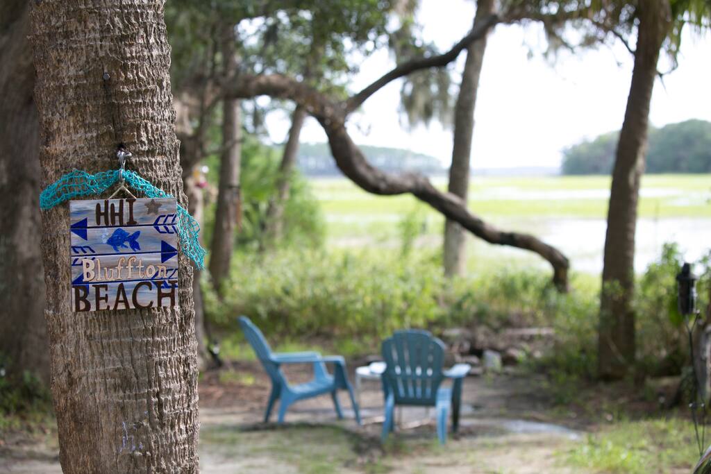LOUNGE BY THE FIRE PIT IN THESE RELAXING CHAIRS.
WATCH THE WILDLIFE WHILE THE TIDE ROLLS IN