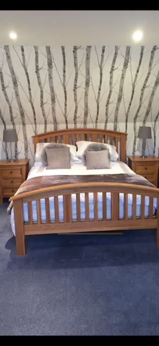 Kingsize bedroom with enquiry and double sofa bed