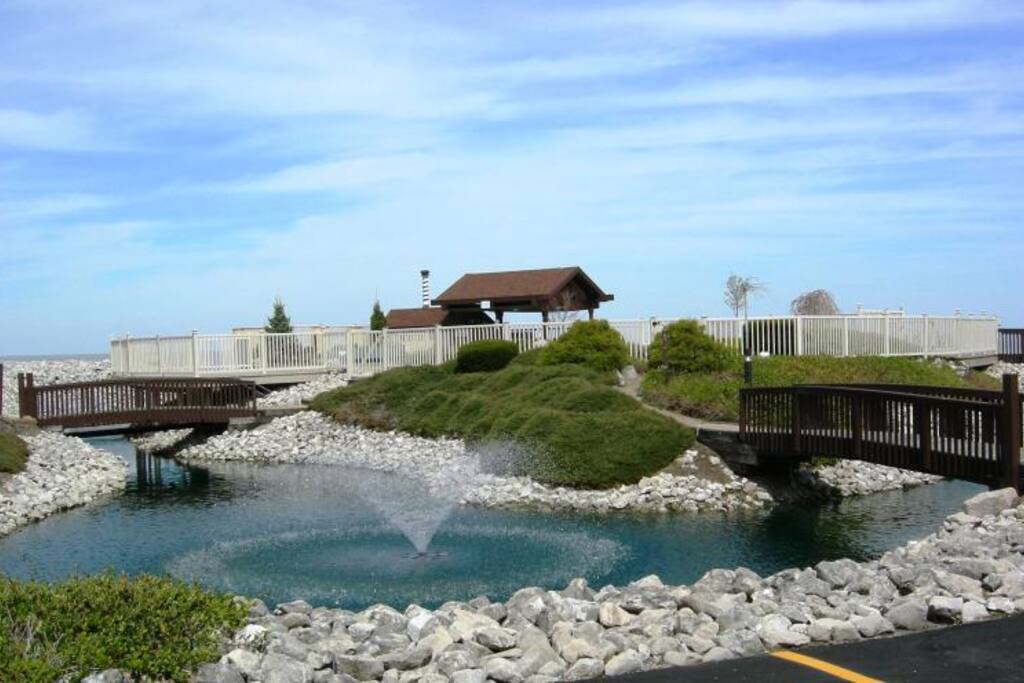 CARIBBEAN RESORT SETTING on the Shores of Lake Erie