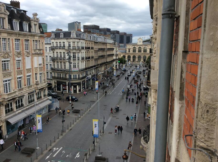 La gare Lille Flandres au bout de la rue!