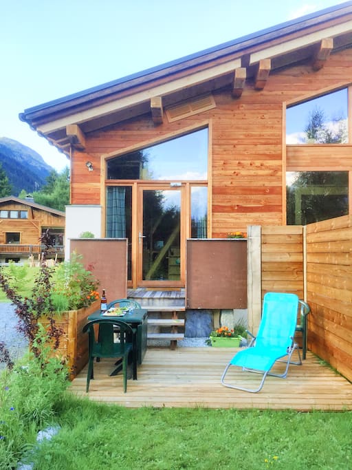 Terrasse privée plein sud, soleil et vue sur le massif du Mont-Blanc