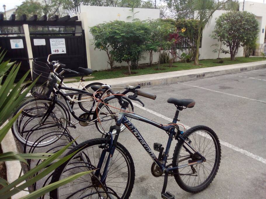 Este es uno de los dos racks para bicicletas que tenemos a tu disposicion.