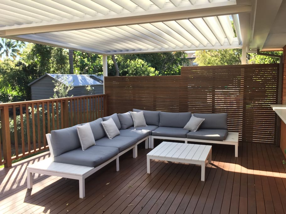 Outdoor deck with opening Vergola/roof system