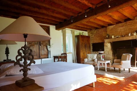 Longere le Sallay: History & Comfort