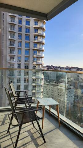 Modern 2Bed Condo in an Ultra Luxurious Building gallery image 4