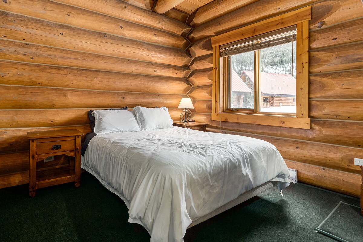 Bedroom with queen-size bed on the main floor.