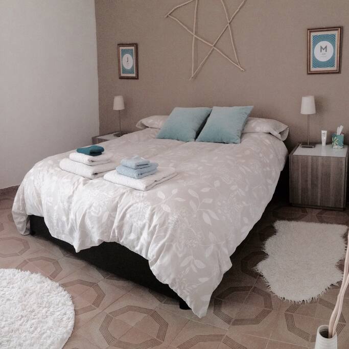 Double room/ Dormitorio doble