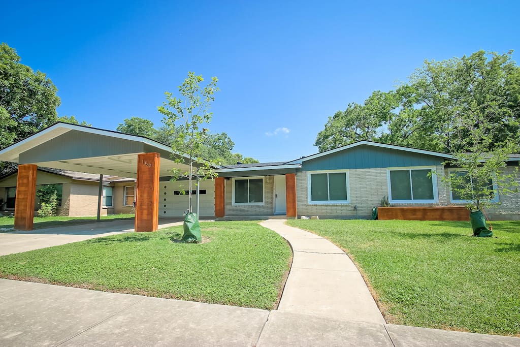 Fully remodeled, great location!