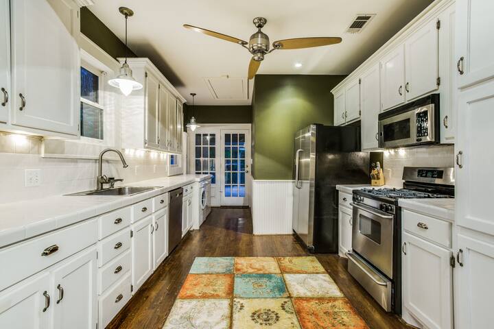 M STREET HOUSE POOL SLEEPS 6 LOCAL, LOCAL, LOCAL gallery image 5