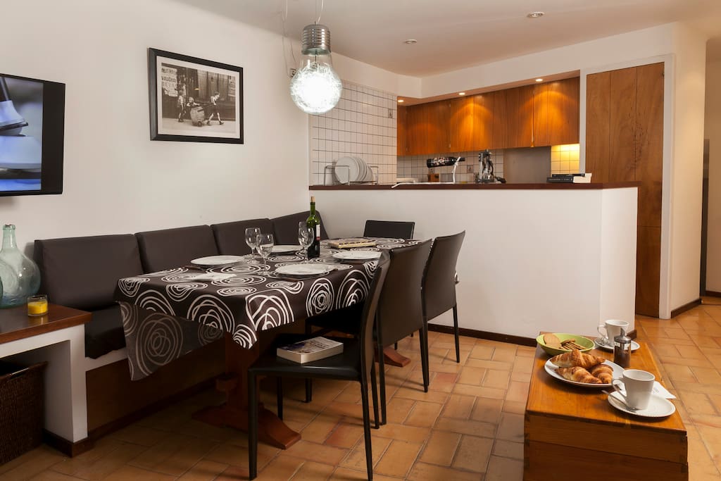 Dinning room with open kitchen at the back