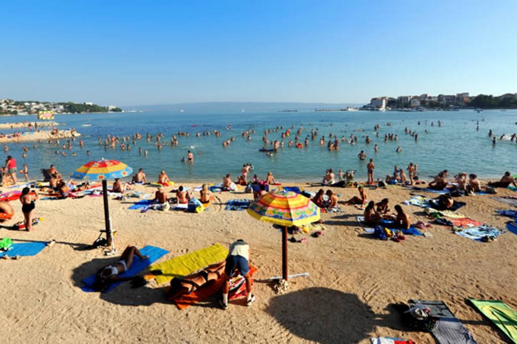 local beaches 10 min walk with plenty of bars, restaurants and shops around