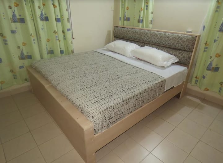 楼下有双床客房