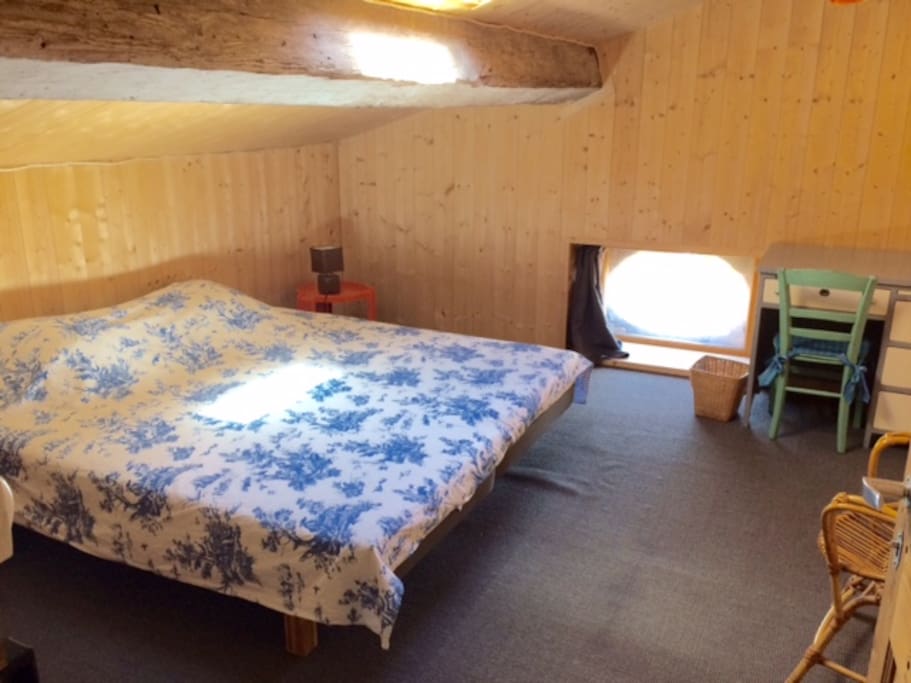 Chambre de l'étage:2list en 90 par 200 pouvant être réunis
