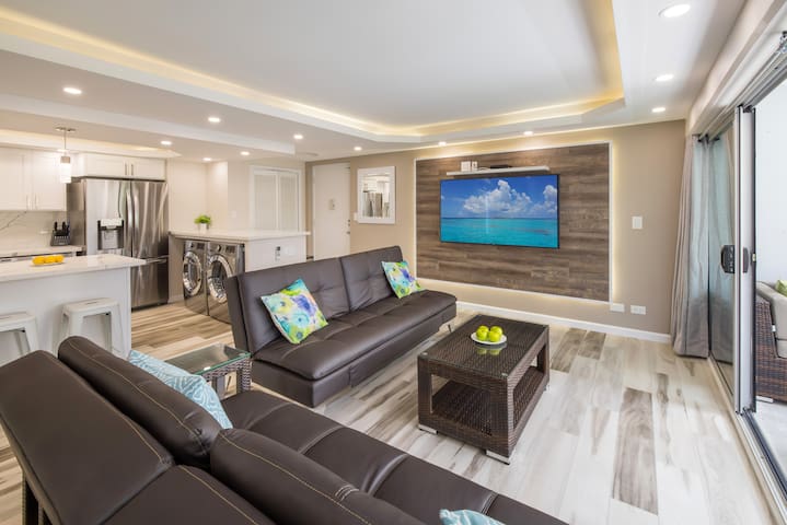 Half block to Waikiki beach Washer/Dryer/Parking