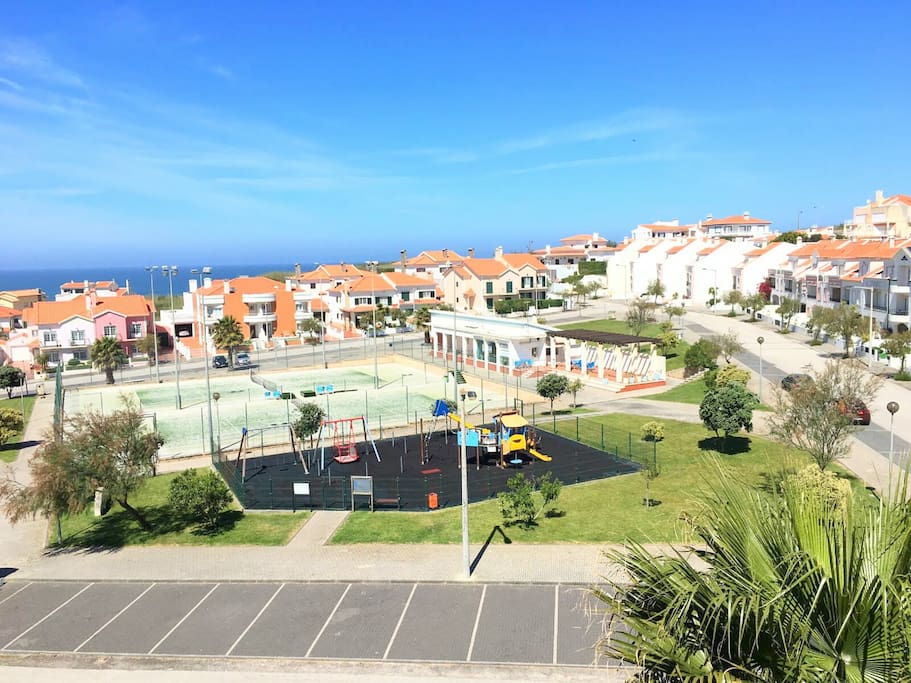 Beach, Tennis courts and a wonderful expresso coffee only a few steps ahead!