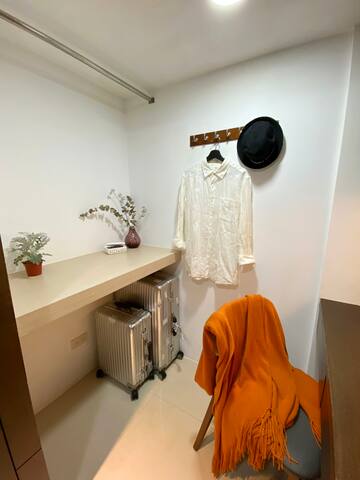 西門私寓-明。西門站5分鐘，3房-2衛-2陽台3BR-2BA-2BALC 8人 gallery image 5