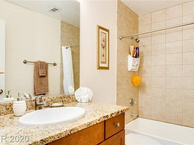 Beautiful 3 bdr,1.5 mi to Strip! gallery image 5