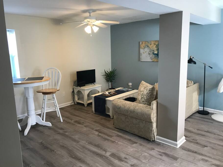 Studio apartment with dedicated parking spot and private entrance