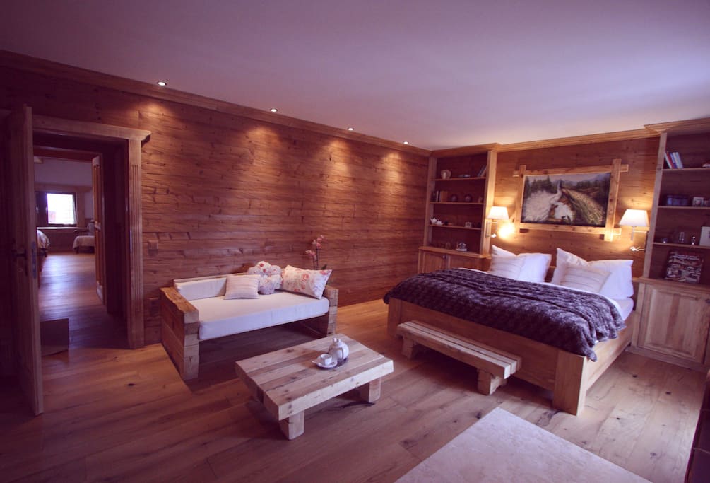 room#12 DELUXE SUITE 2 bedroom / 4 person SAUNA/ fireplace