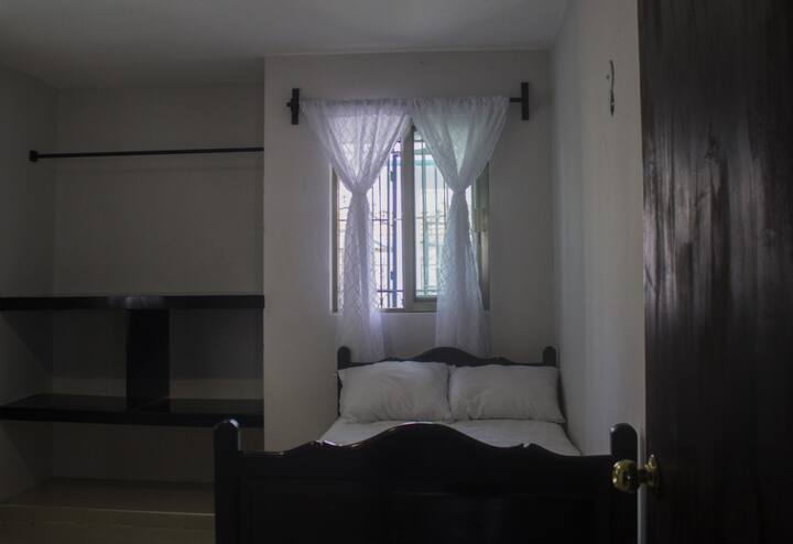 SEGUNDO DORMITORIO  CON ARMARIO GRANDE