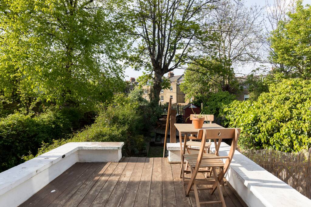 Beautiful garden and decking area